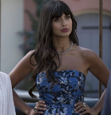 Tahani from The Good Place Tahani Al-jamil, Pastel Heels, Jameela Jamil, Easy Halloween Costumes For Women, Diy Halloween Costumes For Women, Tv Icon, Simple Ponytails, Diy Halloween Costumes Easy, Celeb Style