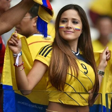 Colombia Women South American Women, Woman Laughing, Colombian Women, South American Countries, Beautiful Braided Hair, Casual Short Sleeve Dress, Girls Soccer, Soccer Girl, Soccer Fans