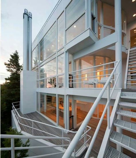 Dougles House Richard Meier Architecture, Douglas House, Richard Meier, Santiago Calatrava, Architecture History, Outside Patio, Windows Exterior, Alvar Aalto, Building Exterior