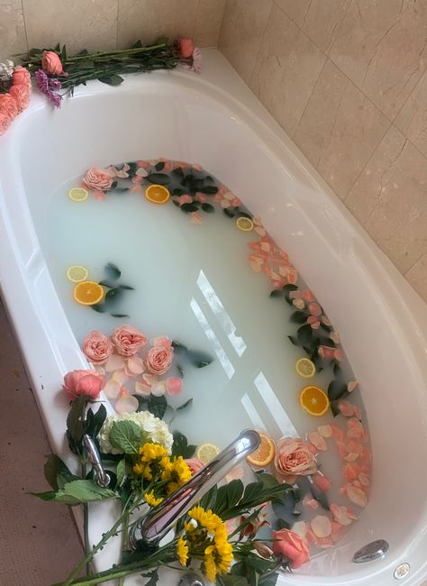 Milk Flower Bath, Goddess Bath, Bathtub Aesthetic, Bathing Rituals, Spa Oasis, Bath Aesthetic, Milk Bath Photography, Goddess Vibes, Bath Photography