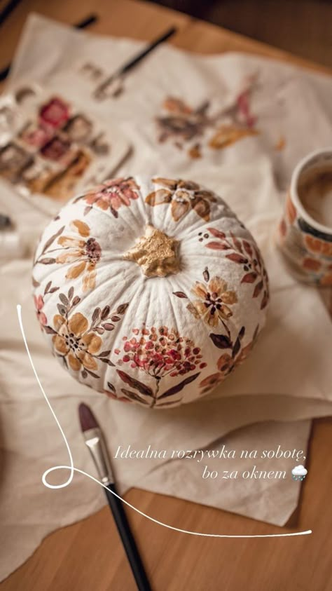 2024 Home Decor Trends, Painted Pumpkin Ideas, 2024 Home Decor, Traditional Halloween, Fall Decor Diy Crafts, Scary Things, Painted Pumpkin, Fabric Christmas Ornaments Diy, Christmas Ornaments Diy