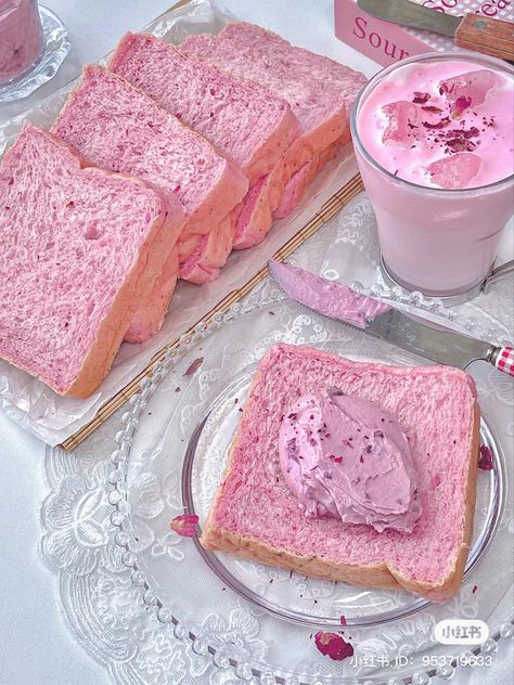 Pink Aesthetic Food, Pink Bread, Pink Breakfast, Pink Lunch, Pink Desserts, Pastel Cupcakes, Pink Food, Kawaii Cooking, Pretty Dessert