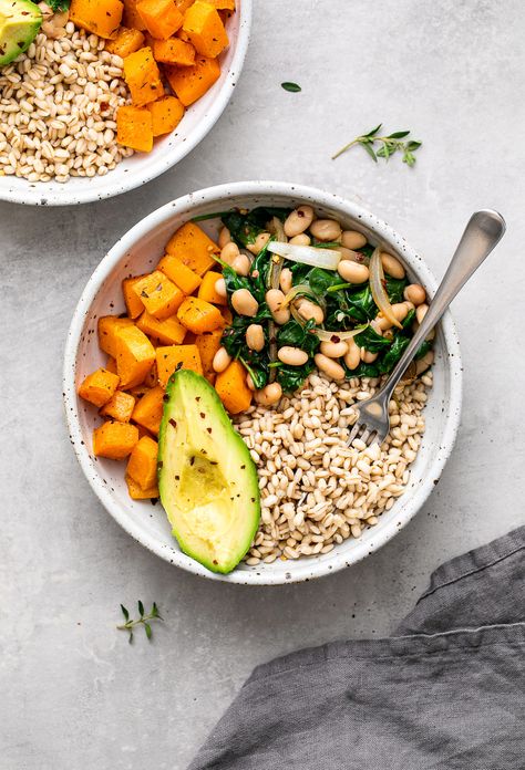 Roasted Butternut Squash, Beans & Barley Bowl is a perfect example of simplicity and elegance. Easy make, it’s a healthy grain bowl full of fiber and protein. Vegan recipe! #veganrecipes #healthyrecipes #barley #grainbowl Barley Bowl, Simple Veganista, Healthy Beans, Grain Free Diet, Conscious Lifestyle, Eating Vegan, Egg Salad Recipe, Healthy Grains, Vegan Main Dishes