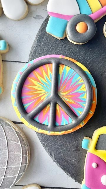 Tie Dye Cake Mix Cookies, Tie Dye Birthday Cookies Decorated, Tie Dye Cookies Decorated, Tie Dye Birthday Cookies, Peace Out Cookies, Tie Dye Cookies Royal Icing, Tie Dye Sugar Cookies, Groovy Cookies Decorated, Tye Dye Cookies