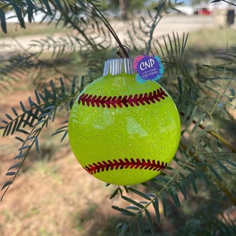 CNP Custom Creations on Instagram: "How cute is this softball ornament?!😍 Can be left plain or personalized with name, team name or absolutely anything. Message me to order #glitter #glitterornaments #ornaments #softball #glittersoftballornament #handmade #crafting #theglitterguy #theglitterguyglitter #craftingmomma #smallbusiness #holidaygifts #christmas #christmasgifts #shopsmall #shoplocal #texas #cnpcustomcreations" Softball Snowman Diy, Diy Softball Ornaments, Softball Snowglobe Tumbler, Sport Ornaments Diy, Softball Ornaments Diy Team Gifts, Softball Ornaments, Glitter Ornaments, Team Name, Team Names