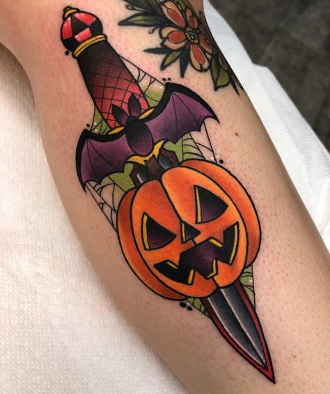 15+ Dagger Tattoos That Will Set Your Heart Aflutter - 100 Tattoos Tattoo Ideas Easy, Cute Halloween Tattoos, Halloween Tattoo Ideas, Candy Tattoo, Lantern Tattoo, Pumpkin Tattoo, Autumn Tattoo, Ghost Tattoo, Omerta Tattoo