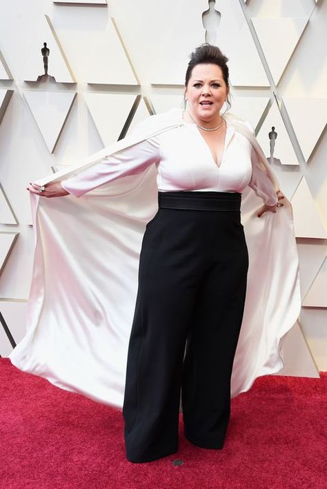 Melissa Mccarthy Style, Oscars Red Carpet, Jackie Onassis, Chic Jumpsuit, Black White Jumpsuit, Jumpsuit Chic, Melissa Mccarthy, Hugh Dancy, The Oscars