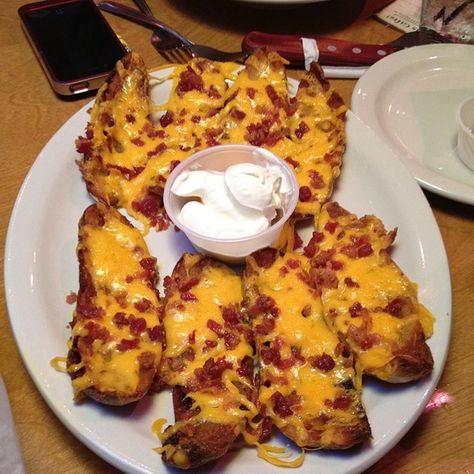 Make Your Own Texas Roadhouse Tater Skins, and Bon Apetit Y’all! Tater Skins, Bon Apetit, Mapo Tofu, Junk Food Snacks, Texas Roadhouse, Food Drinks Dessert, Tikka Masala, Food Goals, Food Obsession