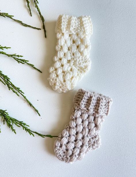 Mini Puff Stitch Stocking Mini Mittens Crochet, Mini Stockings Crochet, Crochet Mitten Ornament Pattern Free, Crochet Mini Christmas Stocking, Mini Stocking Crochet Pattern, Crochet Mini Stocking Pattern Free, Crochet Mini Stocking, Simple Stocking, Christmas Advent Calendar Diy