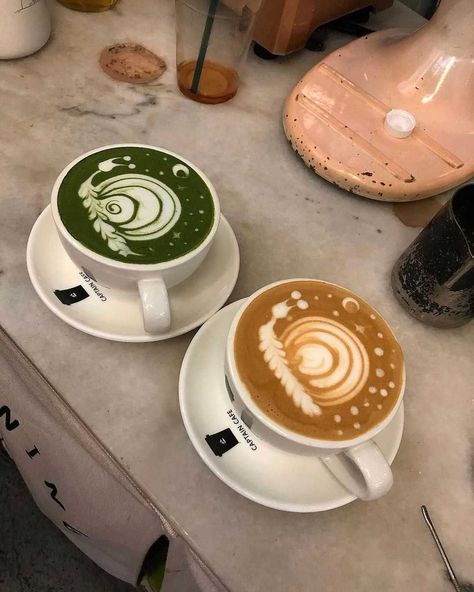 Coffee to Go on Instagram: “How incredible is this snail latte art! What would you rate it out of 10? 🐌☕️ 📸: @barista_huu …………….. Sent a coffee dm and become part of…” Coffee Latte Art, Foam Art, Cafe Art, Coffee To Go, Pretty Drinks, Cafe Latte, Iced Latte, Coffee Design, Coffee Latte