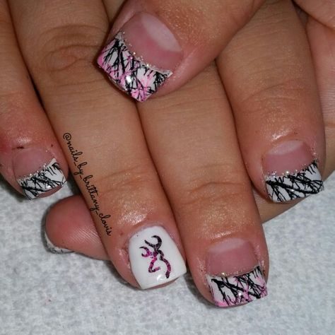 Pink Camo Nails Acrylic, Pink Camo Nails Designs, White Camo Nails, Purple Camo Nails, Hunting Nail Designs, Camo Acrylic Nails, Hunting Nails, Pink Camo Nails, Camo Nail Art