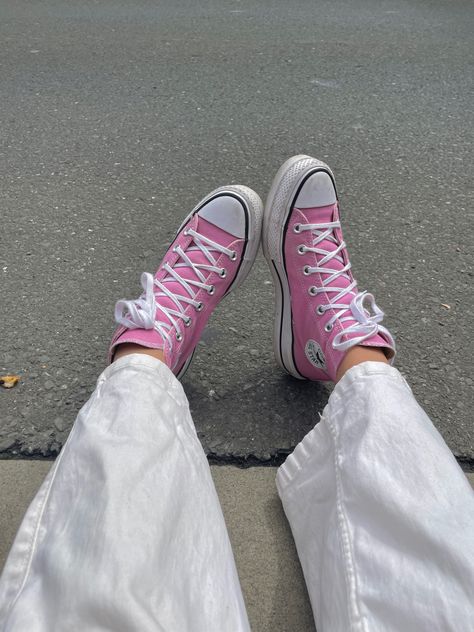 Pink All Star Outfit, Pink Converse Aesthetic, All Star Outfit, High Top Converse Outfits, Converse Aesthetic, Shoe Tattoos, Purple Converse, Cute Converse, High Top Chucks