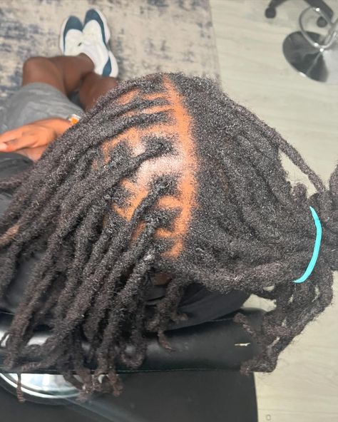 Crochet maintenance 🧼. Have a lot of new growth? Hair growing outside your locs? Don’t want a Retwist but you want it maintained? #amandashands ask #crochetretwist #locmaintenance Growth Hair, Hair Growing, New Growth, Grow Hair, Locs, Hair Growth, Twist, Crochet, Hair