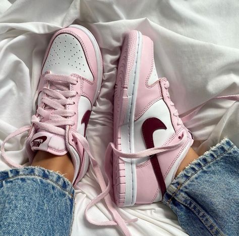 Jordan Shoes Girls, All Nike Shoes, Cute Nike Shoes, Pearl Pink, Hype Shoes, Cute Nikes, Pink Sneakers, Swag Shoes, Air Jordan 1 Low