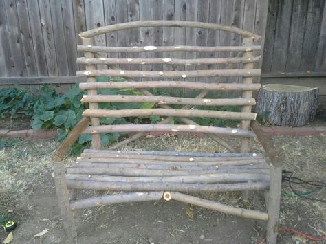 Bench made from tree branches Branch Furniture, Willow Furniture, Twig Furniture, Tree Furniture, Willow Wood, Rustic Bench, Rustic Crafts, Log Furniture, Bench Plans