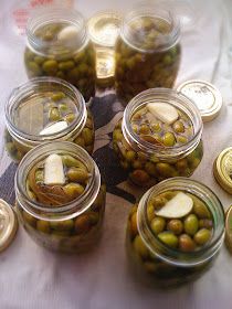 Alessandra Zecchini: Picking, treating and preserving olives in brine, and olives marinated in olive oil and herbs Basic Brine, Greek Salad Ingredients, Olive Oil Benefits, Pickled Olives, Marinated Olives, Brine Recipe, Food Gardening, Olive Recipes, Fruit Preserves