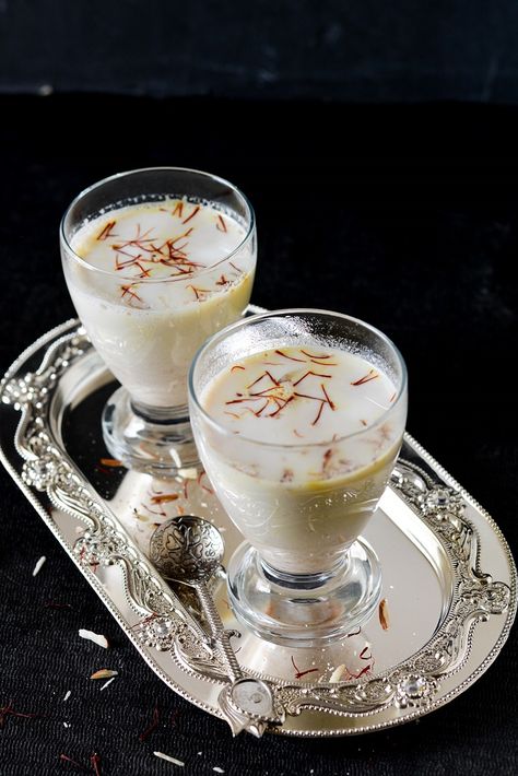 Almond Milk Drinks, Indian Drinks, Ramadan Recipes, Fruit Drinks, Indian Food Recipes Vegetarian, Milk Recipes, Drink Milk, Home Recipes, Coffee Recipes