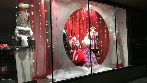 Designs & Displays: Snow Globes for Dance Store Holiday Windows Boutique Window Displays, Dance Store, Retail Design Display, World Of Dance, Christmas Window Display, Store Window Displays, Autumn Display, Holiday Costumes, Office Christmas Decorations