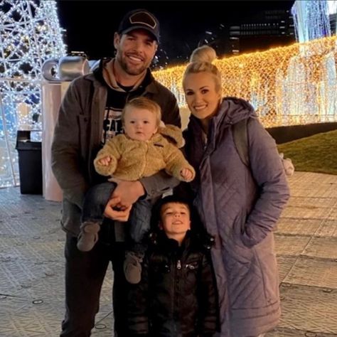 Carrie Underwood👑💃🏼 (@slaycarrieu) posted on Instagram • Dec 6, 2020 at 9:27pm UTC Carrie Underwood Mike Fisher, Carrie Underwood Family, Mike Fisher, Carrie Underwood Pictures, Star Family, Country Music Stars, Beautiful Voice, Day Of My Life, Carrie Underwood