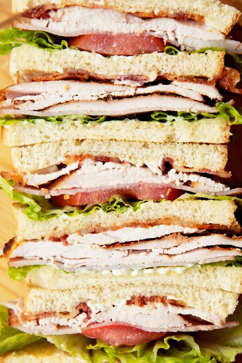 The Classics: Turkey Club Sandwiches - The Candid Appetite Turkey Club Sandwich Recipes, Club Sandwich Recipe, Clubhouse Sandwich, Turkey Club Sandwich, Make A Turkey, Club Sandwiches, Sandwich Video, Turkey Sandwiches Recipes, Club Sandwich Recipes