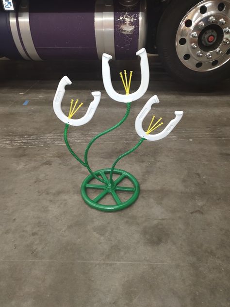 Part Of Flower, Horseshoe Cactus, Horseshoe Game, Horseshoe Ideas, Welding Ideas, Spool Crafts, Horseshoe Crafts, Welding Art Projects, Horse Shoes