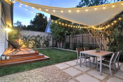 How to Make the Most of Your Tiny Backyard Patio Rocks, Backyard Hill Landscaping, Farm Landscaping, Design Per Patio, Veranda Design, Backyard Gardens, Backyard Shade, Farm Gate, Ideas Backyard