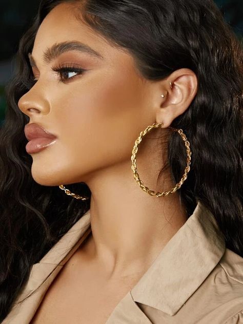 Hoop Earring Outfit, Mekap Mata, Oversized Hoop Earrings, Twist Hoop Earrings, Boho Hoop Earrings, Twisted Hoop Earrings, Smink Inspiration, Swirl Earrings, Link Earrings