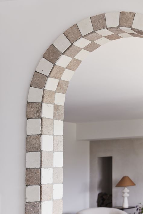 Interior Soffit Ideas, Unconventional Interior Design, Different Home Aesthetics, 1940s History, Vintage Home Design, Unconventional Design, Vintage Mosaic, Step Design, Contemporary Mirror