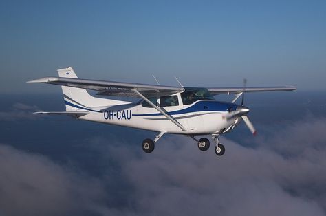 Cessna 172 Microlight Aircraft, Cessna 172 Skyhawk, Cessna Aircraft, Planes Trains Automobiles, Light Aircraft, Air Machine, Cessna 172, Small Aircraft, Aircraft Mechanics