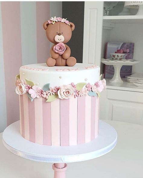 Babygirl First Birthday, Baby Shower Cake For Girls, 1st Birthday Cake Girl, Baby Girl 1st Birthday Cake, Baby Girl First Birthday Cake, Girls 1st Birthday Cake, Baby Shower Girl Cake, Torte Baby, Baby Girl Shower Cake