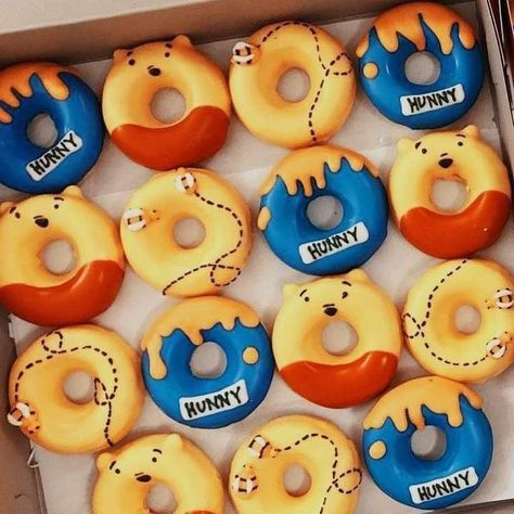 Donut Decorating Ideas, Fancy Donuts, Donuts Gourmet, Donuts Donuts, Winnie The Pooh Cake, Winnie The Pooh Themes, Donut Decorations, Disney Baby Shower, Winnie The Pooh Birthday