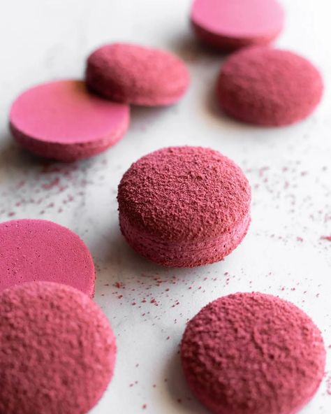 Macarons Decoration, Macaron Decoration, Red Velvet Macarons, Dessert Decoration, Food Processor, A Color, Macarons, Red Velvet, The White