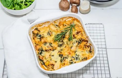 Ovenschotel met kip en spinazie | Makkelijk Afvallen Healthy Diners, Low Carbohydrate Recipes, Oven Dishes, Go For It, Italian Dishes, Good Healthy Recipes, Clean Recipes, Easy Cooking, Veggie Recipes