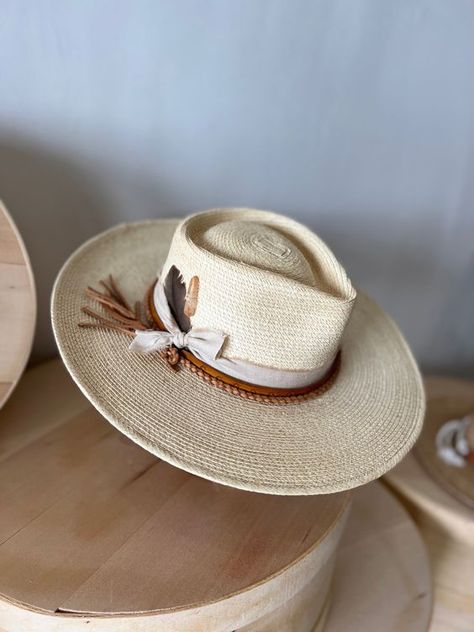 Hat Ribbon Ideas, Rhinestone Hat Band, Straw Hat With Feathers, Custom Straw Cowboy Hats, Diy Hat Bands Fabric, Straw Hat Band Ideas, Diy Hat Bands For Women, Hat Trimming Ideas, Custom Straw Hats