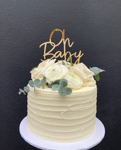 Gender Neutral Cake Ideas, Baby Shower Cake Gender Neutral, Oh Baby Torte, Gender Reveal Cake Neutral, Simple Baby Shower Cake Ideas, Small Baby Shower Cake, Neutral Cake Ideas, Neutral Baby Shower Cakes, Girl Baby Shower Cake Ideas