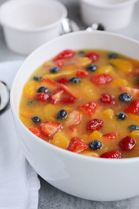 Fruit Soup Cold Soup Recipes, Soup Recipe Ideas, Cold Soups, Holiday Fruit, Fruit Soup, Chilled Soup, Breakfast Soup, Summer Soup, Cold Soup