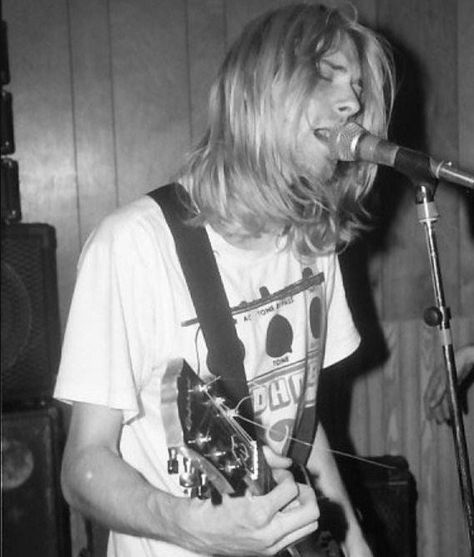 Kurt Cobain Live in Cambridge, MA, April 19, 1990 Donald Cobain, Krist Novoselić, Nirvana Kurt Cobain, Nirvana Kurt, Music Board, Grunge Band, Smells Like Teen Spirit, Dave Grohl, Rock Stars