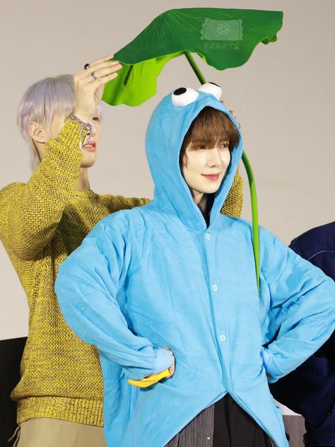 Ateez Halloween San, Ateez Sanrio, Yeosang And Mingi Ateez, San Bouncy Ateez, Ateez With Plushies, Yeosang Ateez, Kang Yeosang, Drive Me Crazy, Korean Dramas