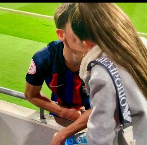 Pedri Girlfriend Aesthetic, Pablo Gavi And His Girlfriend, Barca Couple, Gavi Girlfriend, Pablo Gavi Girlfriend, Soccer Player Boyfriend, Football Player Girlfriend, Football Player Boyfriend, Us Against The World