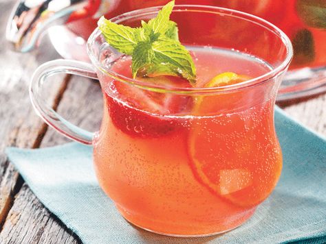 Check out Dole's Pineapple Cranberry Punch. From Cocktails, Smoothies, Pizza, Desserts etc. Dole has the flavor for you!) Pineapple Juice Punch, Strawberry Punch Recipes, Ginger Ale Punch, Slush Punch, Juice Punch, Recipes Pineapple, Dole Recipes, Dole Pineapple Juice, Cranberry Punch