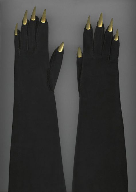 Suede gloves with gold metal talons, Elsa Schiaparelli  1936 Madeleine Vionnet, Evening Gloves, Elsa Schiaparelli, Marlene Dietrich, 1930s Fashion, Italian Fashion Designers, Christian Lacroix, Hollywood Glamour, Mode Vintage