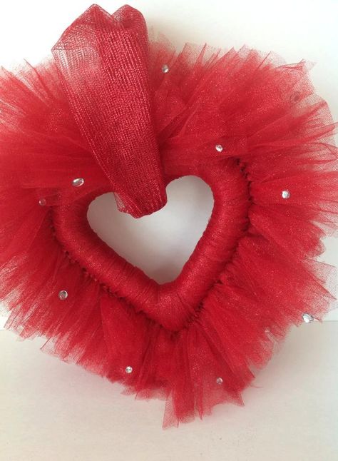 Hydrangea Wreath Diy, Heart Wreath Diy, Fabric Wreaths, Tulle Wreaths, Tinsel Wreath, Pink Tulip Wreath, Heart Wreaths, Diy Valentines Day Wreath, Valentine Wreath Diy