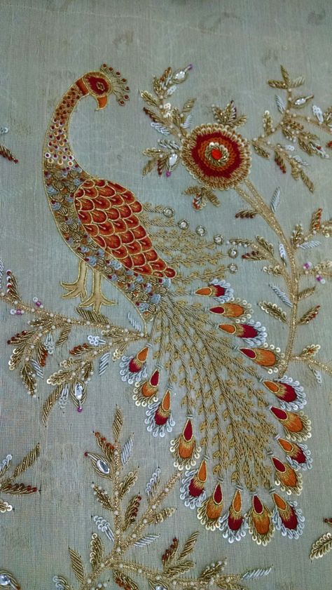 punjabi salwar suit @nivetas https://www.facebook.com/punjabisboutique Peacock Hand Embroidery Designs, Peacock Embroidery Designs, Sulaman Pita, Peacock Embroidery, Gold Work Embroidery, Tambour Embroidery, Crazy Quilting, Bead Embroidery Patterns, Embroidery Works