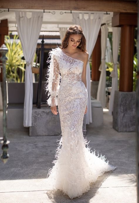 Top 10 Trends in Wedding Dresses - MillaNova Milla Nova Wedding Dresses, Wedding Dress With Feathers, Dress With Feathers, Sheath Wedding Gown, Milla Nova, Wedding Dresses 2020, Wedding Gowns Mermaid, Wedding Dress Trends, Long Wedding Dresses