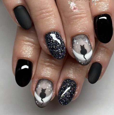 Short Nail Designs Witchy, Purple Cat Nails, Short Witchy Nails Simple, Black Cat Nails Halloween, Black Cat Halloween Nails, Halloween Nails Black Cat, Cute Cat Nail Art, Black Cat Nails Design, Cat Acrylic Nails