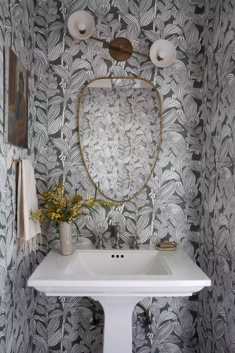 20 Beautiful Powder Room Décor & Design Ideas Worth Trying, ASAP Katie Hodges Design, Beautiful Powder Rooms, Art Deco Bathrooms, Two Tone Walls, Powder Room Makeover, Powder Room Decor, Bathroom Color Schemes, Art Deco Bathroom, Pretty Bathrooms