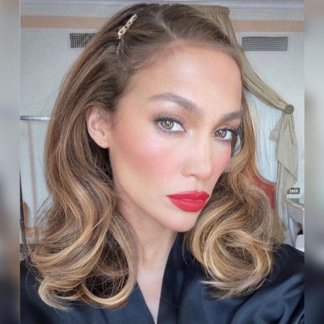 @richin_jlover shared a photo on Instagram: “For #venice pics (🚤) @jlo & @jlobeauty 💘 . . . . . 📸: @lacarba Makeup: @maryphillips Hair and Courtesy 📸: @chrisappleton1 Styling:…” • Sep 16, 2021 at 12:34am UTC Jlo Hairstyles Updo, J Lo Hair Color, Jlo Bangs, Jlo Short Hair, Jlo Hairstyles, Jlo Hair Colors, Jlo Hair, Jennifer Lopez Hair, Aj Cook