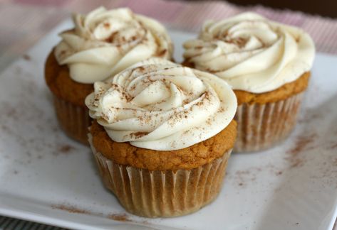 Pumpkin Spice Cupcakes – my eggless world Pumpkin Muffins Without Eggs, Muffins Without Eggs, Eggless Vanilla Cupcakes, Best Pumpkin Muffins, Pumpkin Cream Cheese Bread, Muffins Pumpkin, Cupcake Cream, Cream Cheese Bread, Pumpkin Whoopie Pies