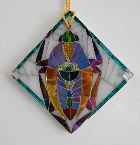 mosaic beetle wall hanging by Freshwater Miosaics  #FreshwaterMosaics Mosaic Beetle, Beetle Mosaic, Mosaic Stepping Stones, Mosaic Inspiration, Micro Mosaic, Garden Stuff, Cool Rooms, Mosaic Art, Mosaic Glass