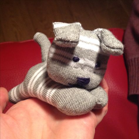 Tiny sock puppy made with baby socks. Sock Teddy Bear Diy, Sock Plushies Diy, Sock Cat Diy, Cat Socks Diy, Sock Stuffed Animals Diy, Sock Plush Pattern, Stuffed Animals From Socks, Sock Cats, Stuffed Animals Made From Socks